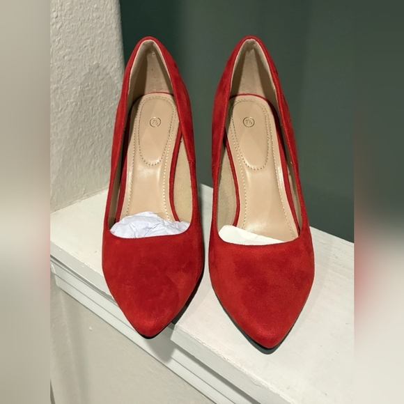 Elegant Red Stiletto Heels - Picture 4 of 4